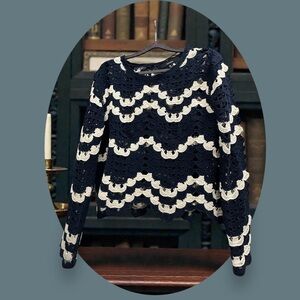Vero Moda Open Crochet Knit Long Sleeve Sweater Top. Navy/White. Size: Large